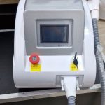 دستگاه لیزر کیوسوئیچ پاکسازی تاتو و کربن تراپی پوست