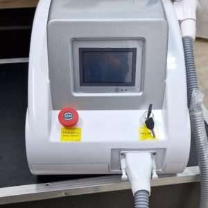 دستگاه لیزر کیوسوئیچ پاکسازی تاتو و کربن تراپی پوست
