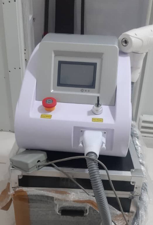 دستگاه لیزر کیوسوئیچ پاکسازی تاتو و کربن تراپی پوست