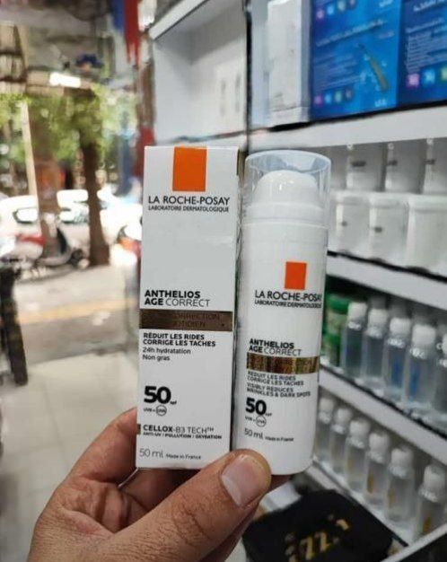 ضد آفتاب بی رنگ لاروش پوزای مدل AG CORRECT حجم 50 میلی لیتر